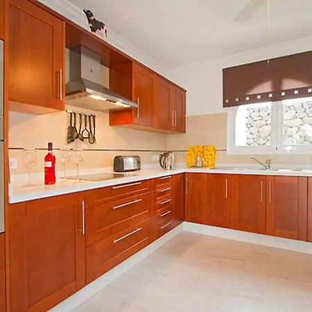 Valdes Villa